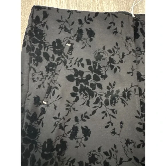 Chicos So Slimming Juliet Flocked Blooms Ankle Pant Black Floral Size 12 NWT - Picture 3 of 11